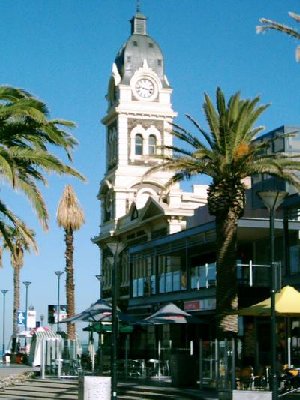 Die renovierte Town Hall ist ein Schmuckkästchen in einer eleganten Vorstadt der Hauptstadt von Süd Australien.