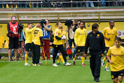 Dede und Mannschaft