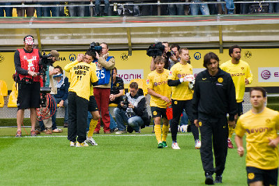 Dede und Mannschaft
