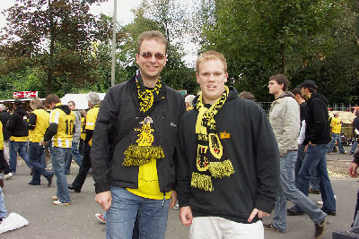 Wir waren DA an diesem geschichtsträchtigen Samstag im Spätsommer des Jahres 2008, als der Stern des Blau-Weissen Derbysieges im Süden des Westfalenstadions unterging! :D